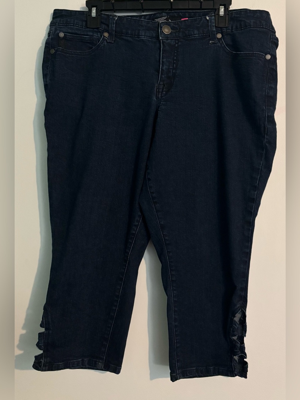 Torrid Denim Womens Sz 18 Dark Wash 3 Bows at Hemline Cutout Capris Stretch